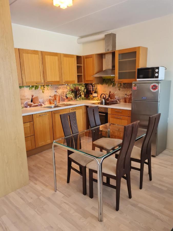Cozy One Bedroom Apartment In City Center Talin Exterior foto